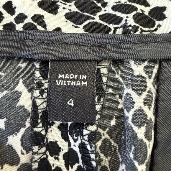 Express Black & White Snake Print Shorts with Pockets - Size 4 - Picture 3 of 6